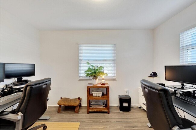 Building Photo - 1216 Hacienda Dr