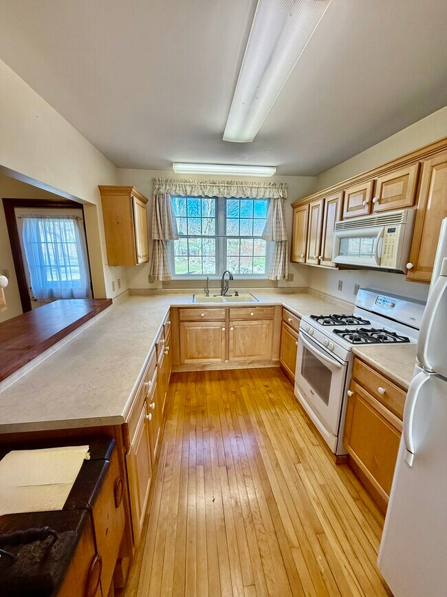 Building Photo - 1213 Glenwood Heights Rd