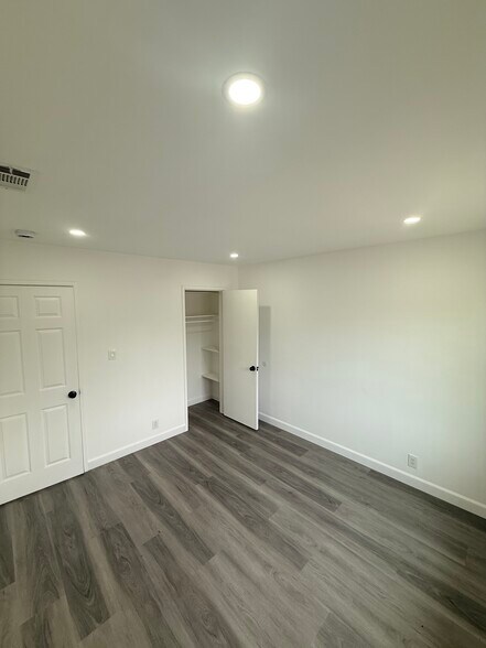 Building Photo - 9136 Clancey Ave