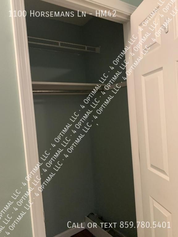 Building Photo - 1100 Horsemans Ln