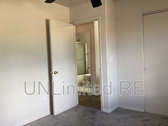 Building Photo - 2819 N Cedar Springs Ln