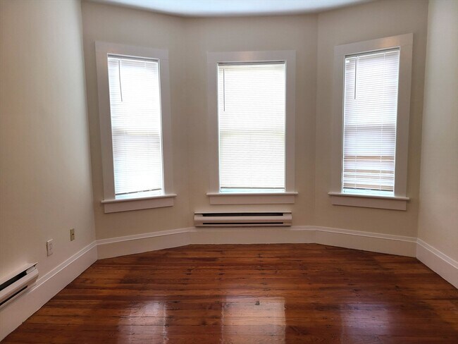 Building Photo - 27 Buttonwood St