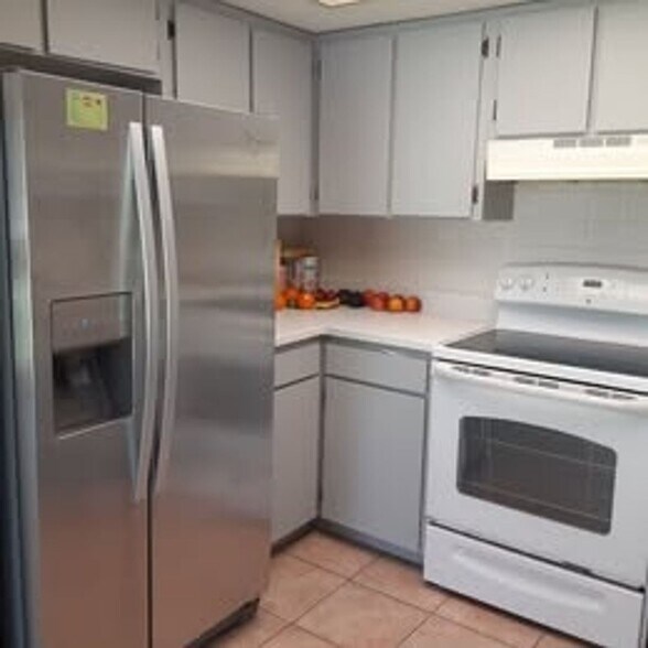 Building Photo - 313 Church St