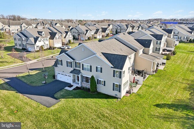Building Photo - 1035 Thorndale Dr