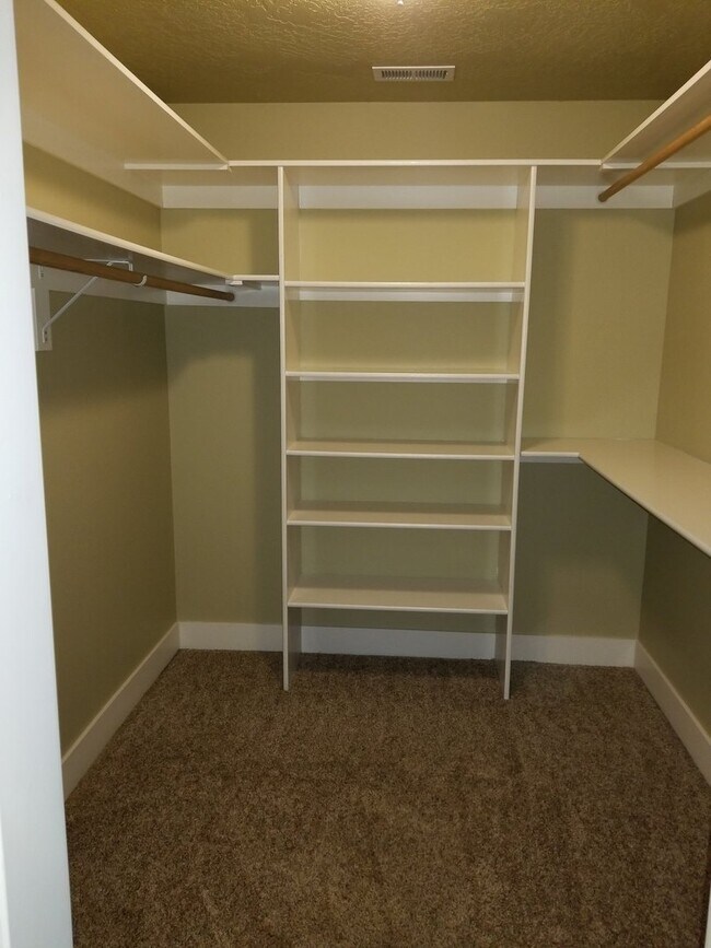 Building Photo - Make this house your home!