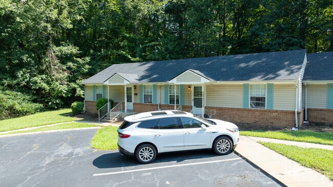 Building Photo - Hillside Apartments
