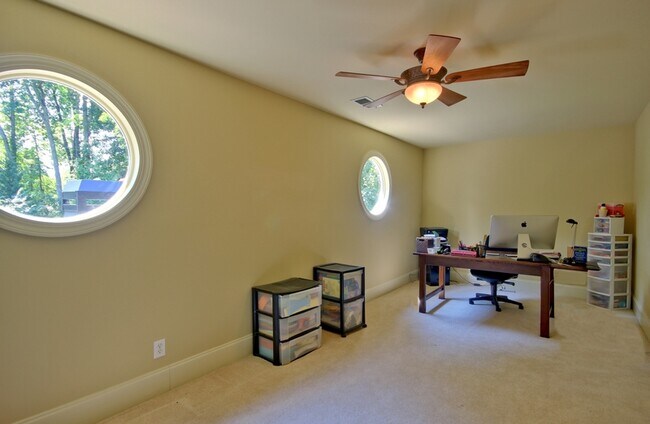 Building Photo - 335 Birkdale Dr