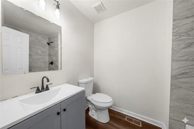Building Photo - 3022 Hillwood Dr NW