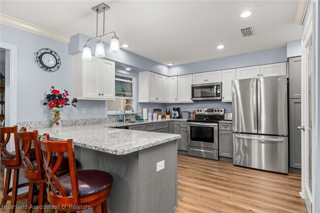 Building Photo - 360 Grove Cir