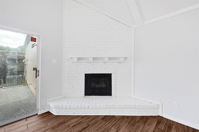 Building Photo - 2803 Camelot Ln