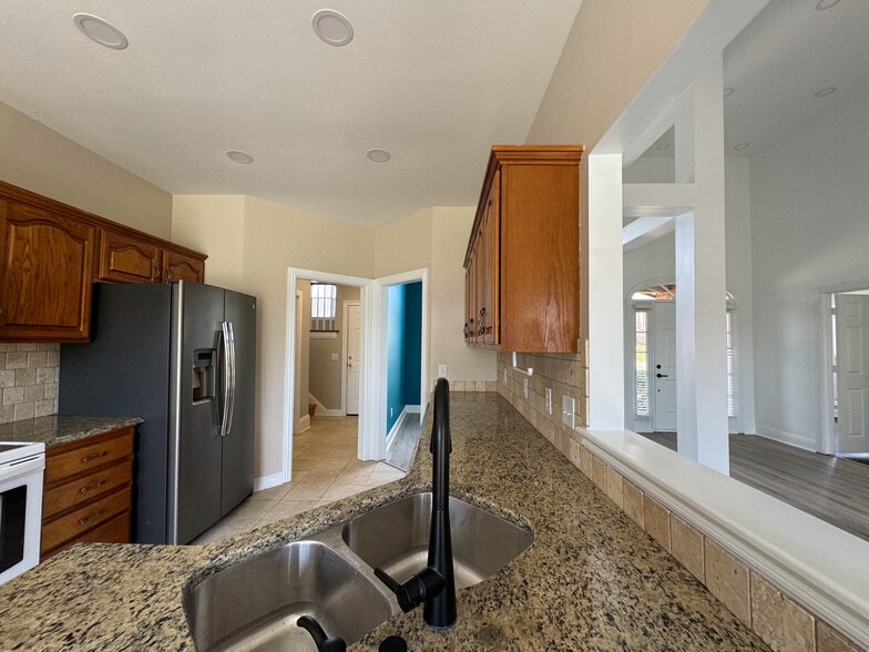 Building Photo - 806 Muscogee Way
