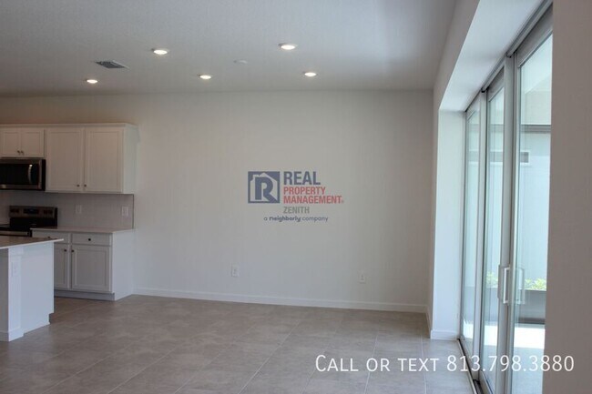 Building Photo - 11225 Sycamore Glen Loop