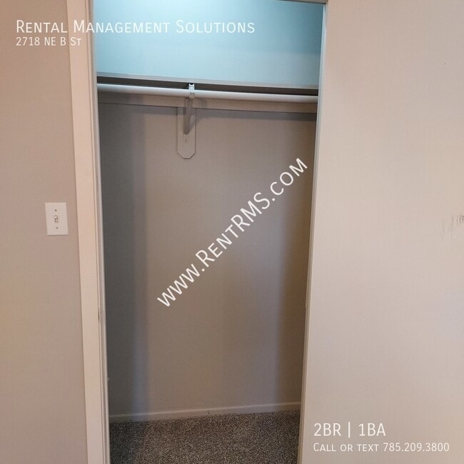 Building Photo - 2718 NE B St