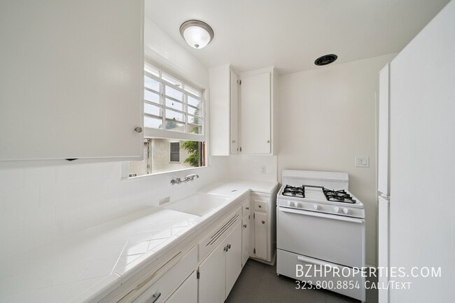 Building Photo - 12027 Albers St
