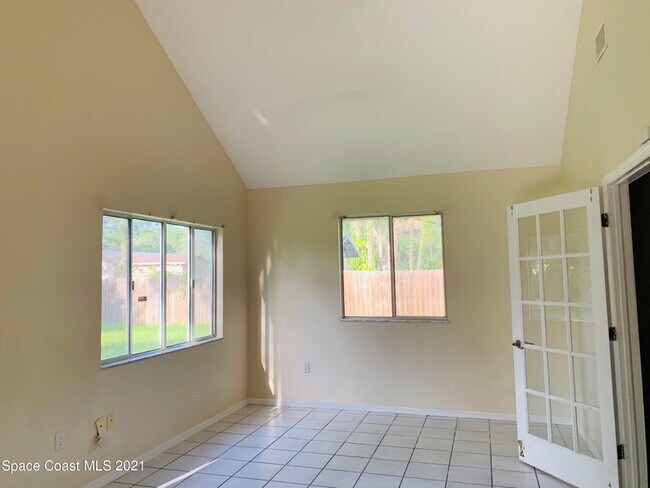 Building Photo - 1337 Helvenston St NW