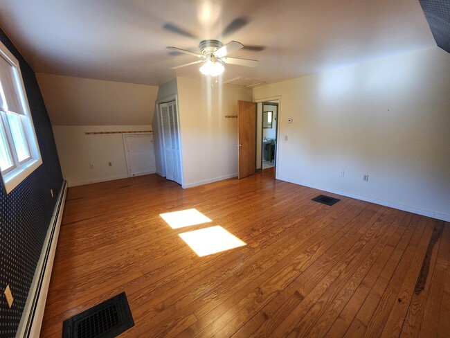 Building Photo - 109 N Hollow Rd
