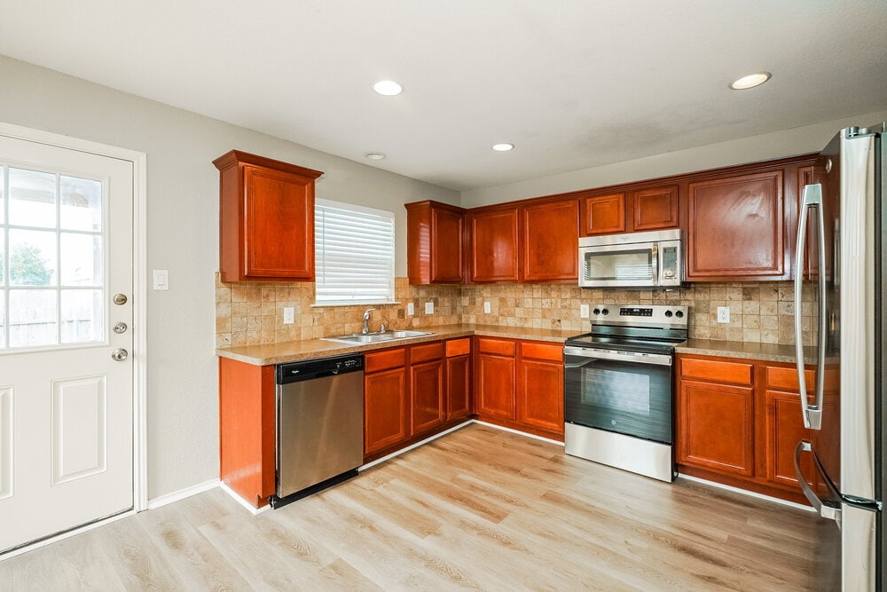 Building Photo - 5828 Ridge Lake Dr