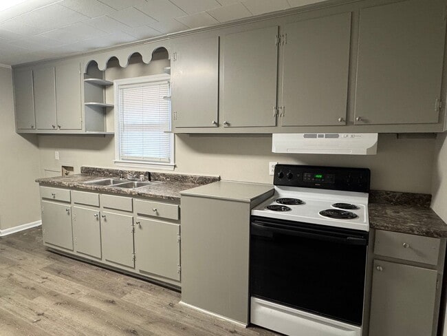 Building Photo - Walk to NCCU. 3 Bedroom