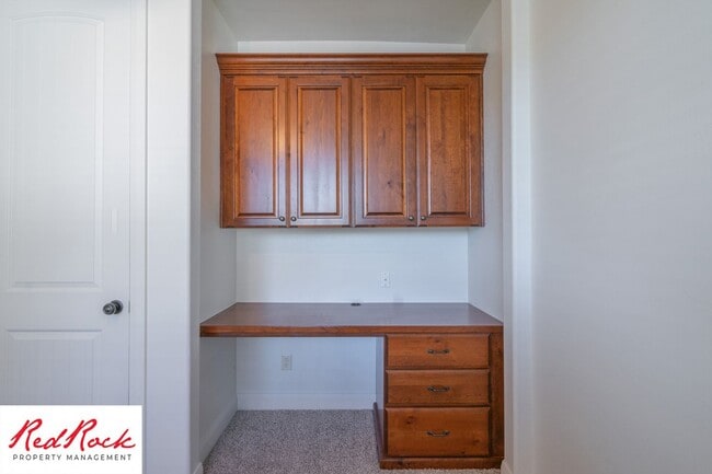 Building Photo - Remarkable 3 Bedroom Condo Next to Sunbroo...
