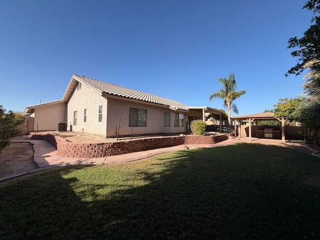 Building Photo - 3 BEDROOM HOME IN FALLS RANCH!