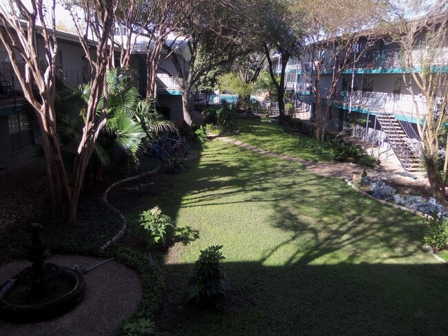 Building Photo - Courtyard Condo located between South 1st ...
