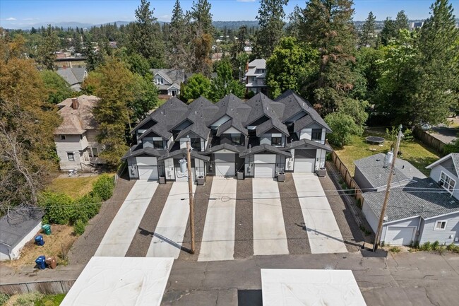 Building Photo - 2015 W 9th Ave