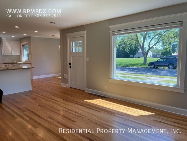 Building Photo - Coveted University Park Portland Bungalow!