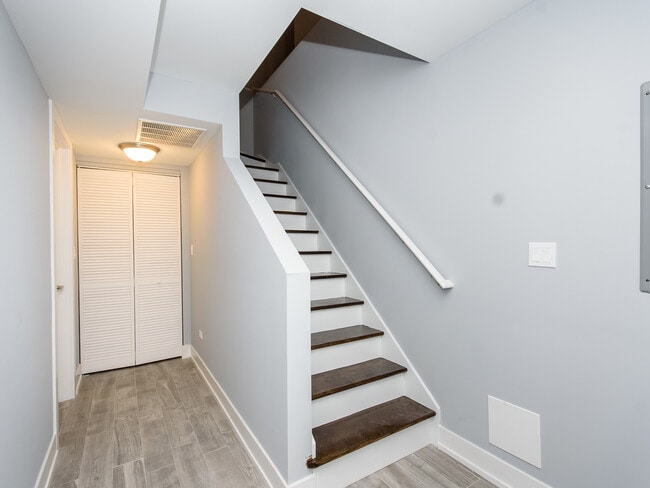 Building Photo - 2163 N Bell Ave