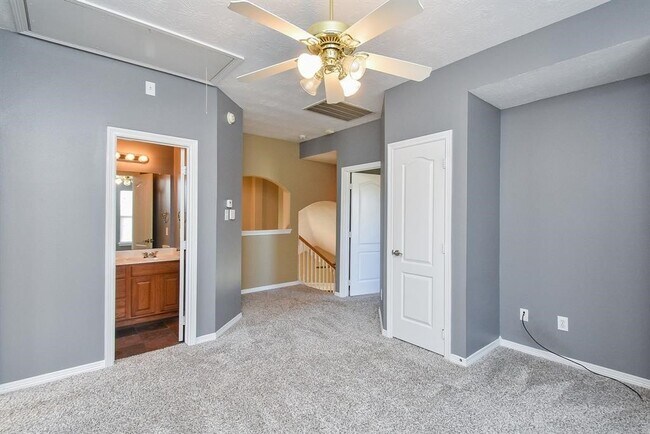 Building Photo - 2811 Little Spring Cir