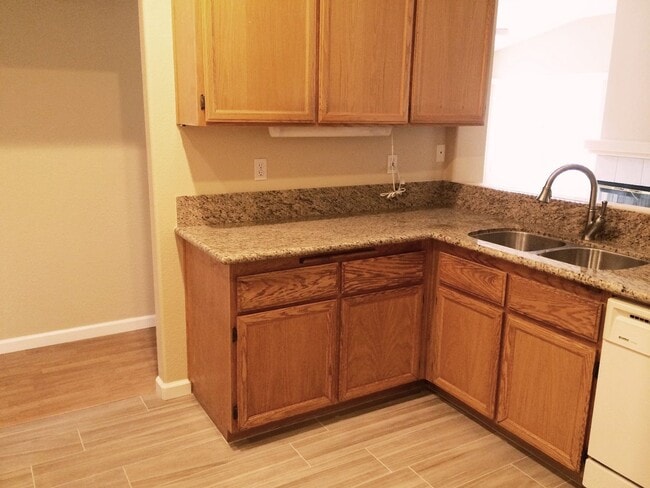 Building Photo - 2 Bd, 2 Ba in Aliso Viejo