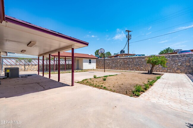 Building Photo - 11516 Meadowbrook Dr