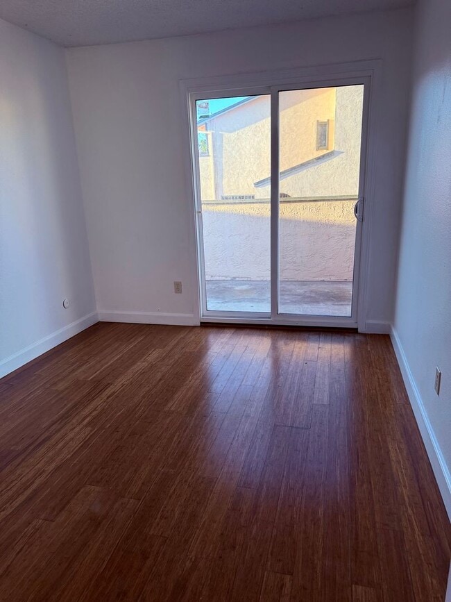 Building Photo - Long term Condo