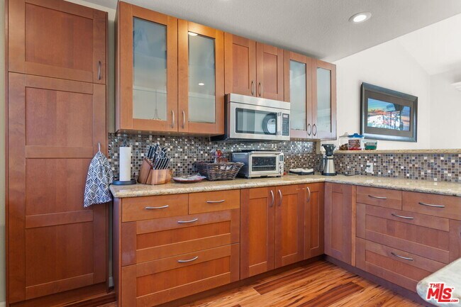 Building Photo - 4637 Park Dr