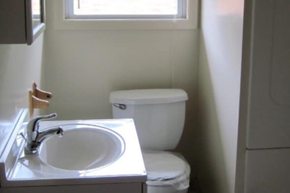 Bath with tub & shower - 1494 Front St