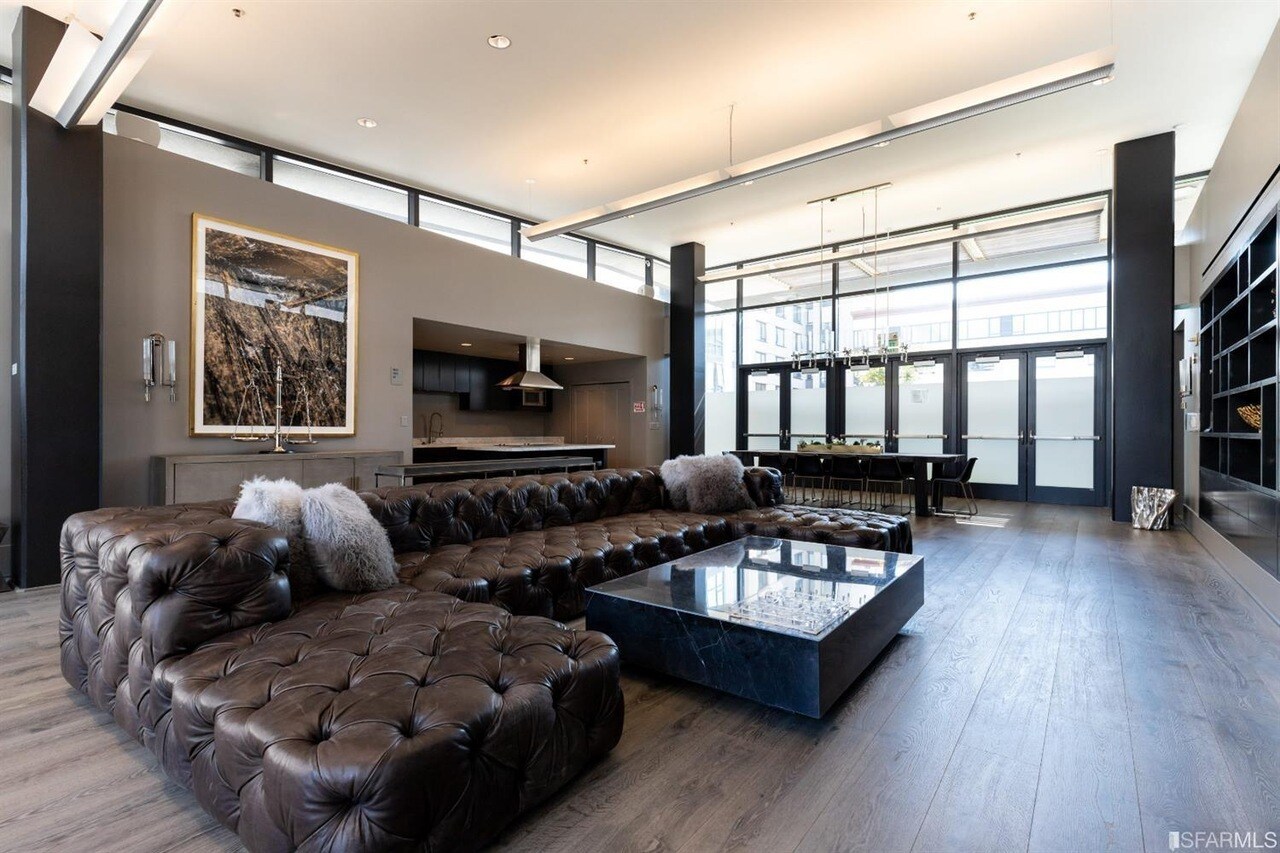 Clubhouse - 250 King St
