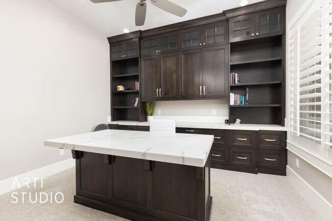 Building Photo - Gorgeous 5 bed 4 bath furnished home in Li...