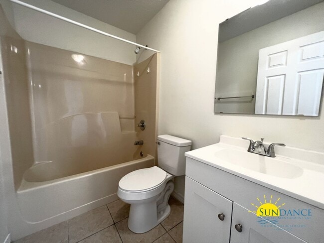 Building Photo - Quaint 2 Bedroom Home in Crestview!