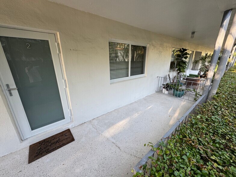 Building Photo - 4780 Pine Tree Dr