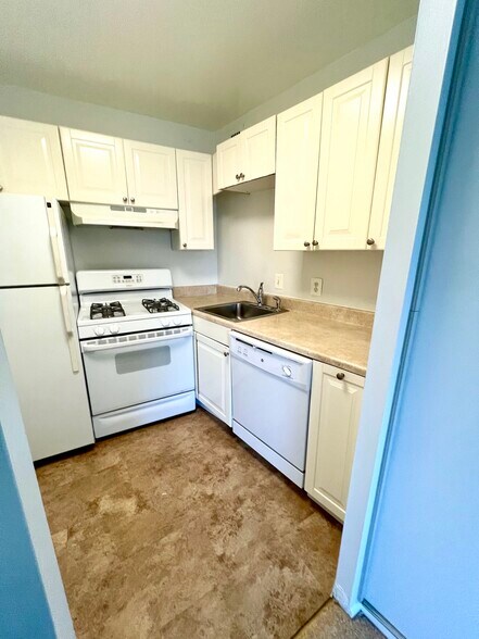 Building Photo - 1111 University Blvd W