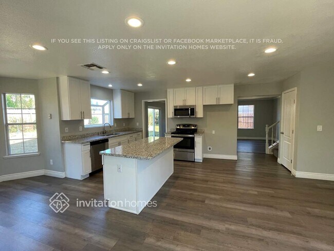 Building Photo - 850 Thetford Pl