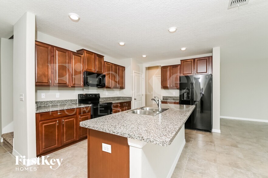 Building Photo - 14827 Crescent Rock Dr