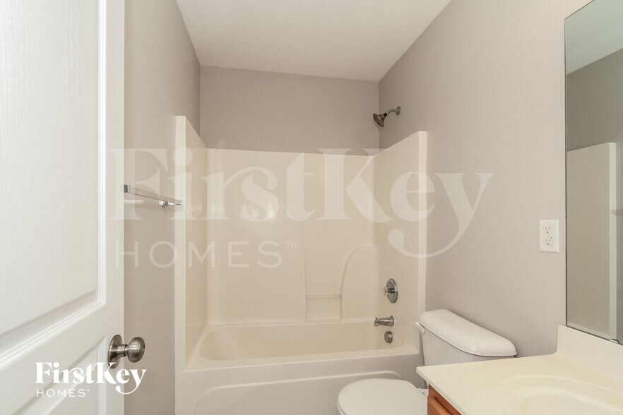 Building Photo - 10544 Meadow Crossing Ln