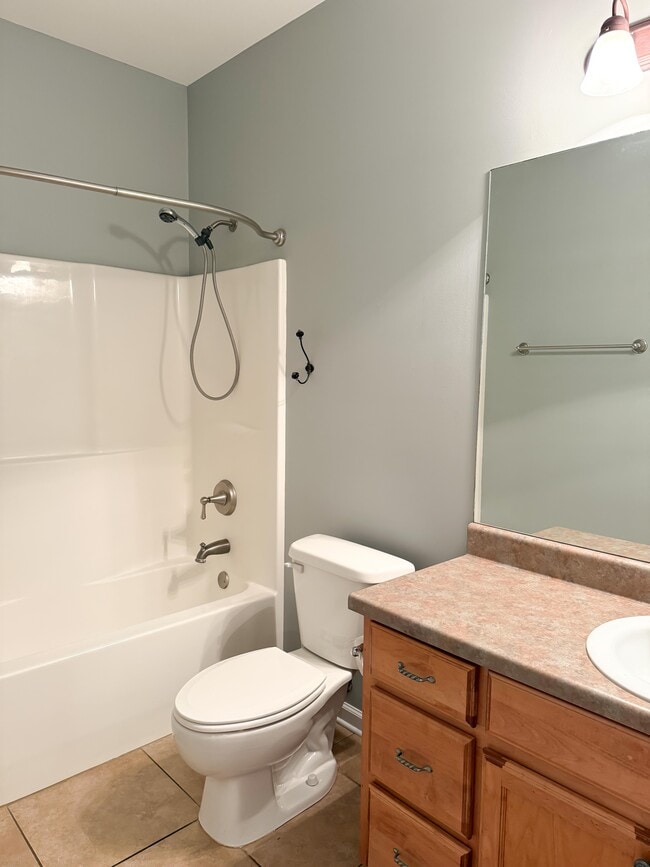 Building Photo - 114 Cottage Ave