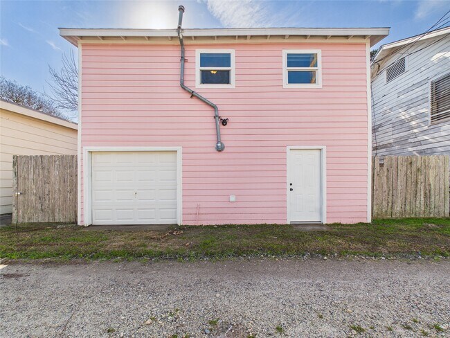 Building Photo - 3602 Avenue S 1/2