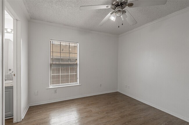 Building Photo - 145 Varsity Drive