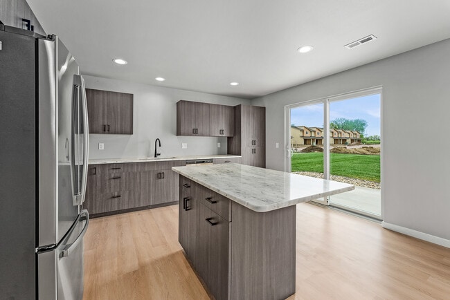 Primary Photo - 1427 Thatcher Cir