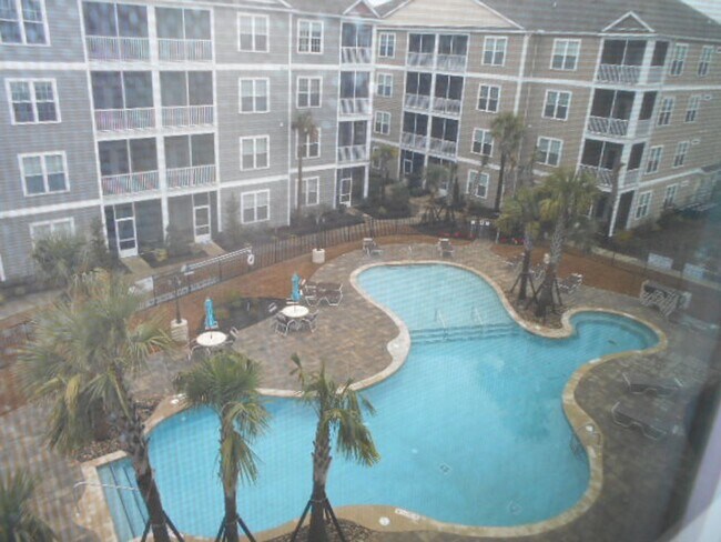 Building Photo - 3 bedroom, 2 bath condo at Queens Harbour