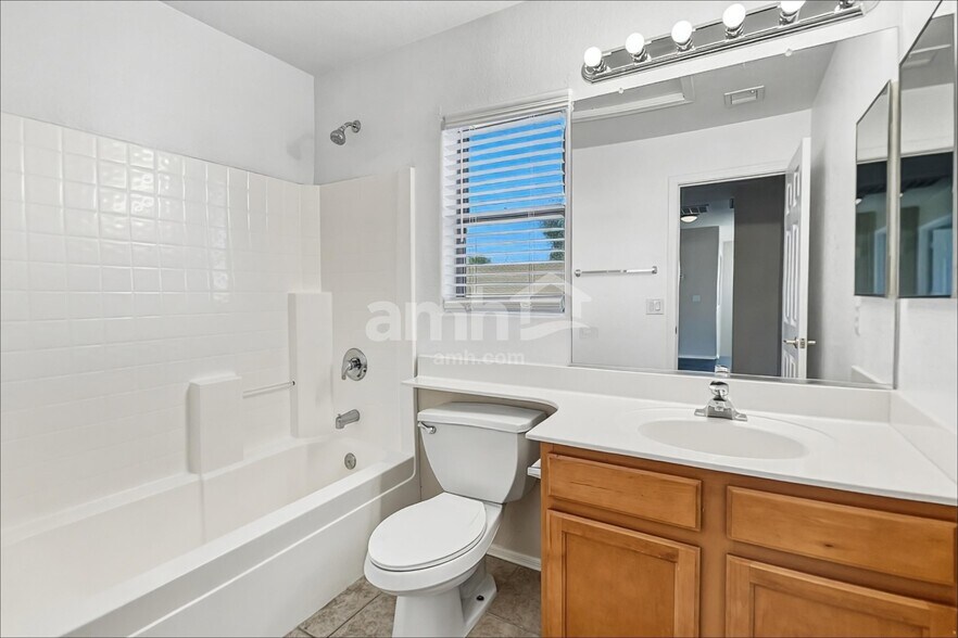 Building Photo - 17514 W Ocotillo Ave