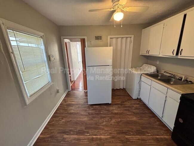 Building Photo - 1624 Rolfe Pl