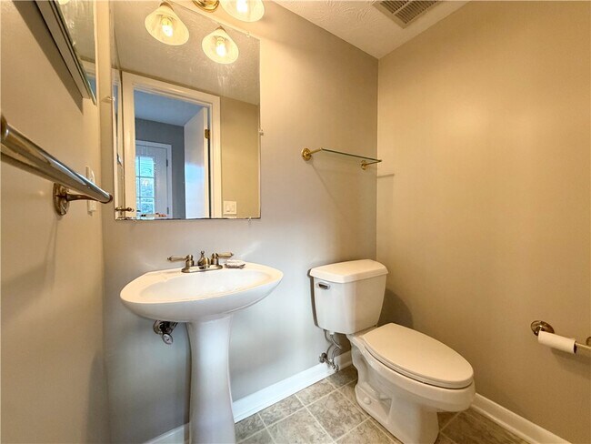 Building Photo - 422 Eastbrooke Ln